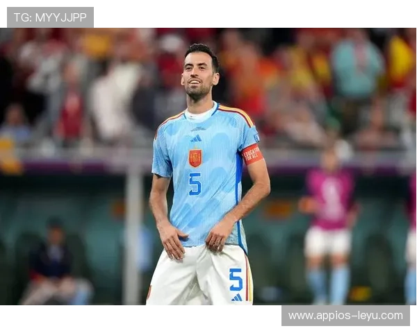 布斯克茨：西班牙后腰战术模板引领中场控制新时代