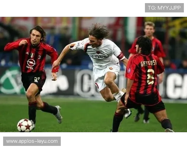 罗德里技术动作慢镜解析:中场大师的精准掌控力如何重塑比赛节奏 罗德里技术动作慢镜解析:中场大师的精准掌控力如何重塑比赛节奏